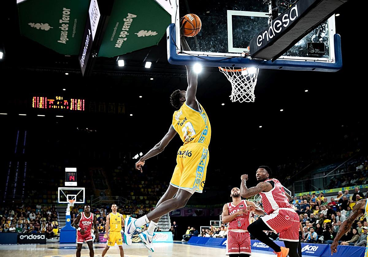 El Dreamland Gran Canaria noquea al UCAM Murcia en el Arena (77-72)