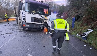 Muere un vecino de Sarria al chocar su furgoneta con un camión - La Voz de Galicia