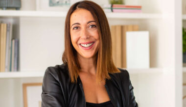 "En pisos pequeños, seguir las tendencias de forma literal suele jugar en contra. Lo ideal es adaptarlas al espacio y apostar por un interiorismo atemporal y pensado para durar"