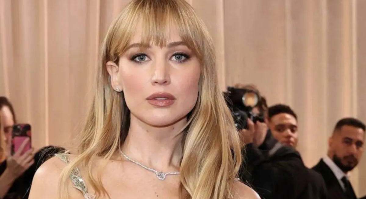 Cómo explicar por qué el Givenchy de Jennifer Lawrence en los Globos de Oro nos ha vuelto locos
