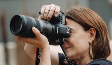 Una fotógrafa belga busca en Lanzarote a mujeres que hayan nacido el mismo día que ella para retratarlas