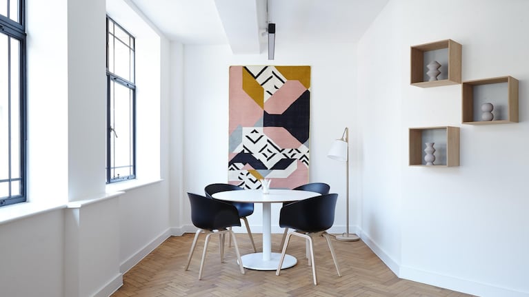 Los cuadros grandes se consolidan como una tendencia para el hogar. (Foto: Pixabay)