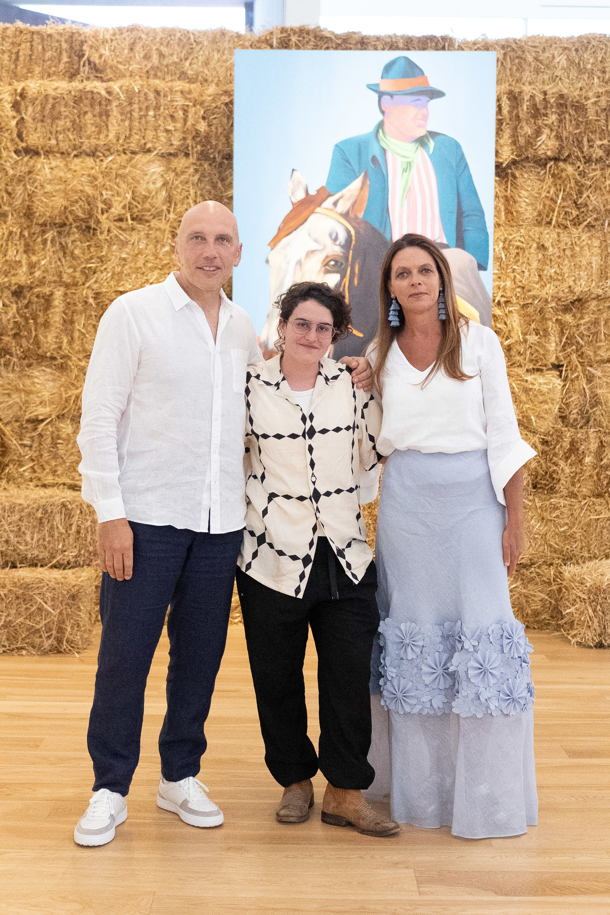 Pablo Monsuarez, Ana Segovia y Virginia Cervieri en la apertura de la exhibición en la Fundación Cervieri Monsuárez.