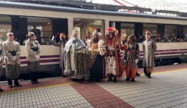 Los Reyes Magos traen la magia en tren a Vitoria
