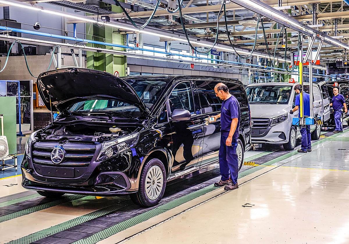 Mercedes Vitoria busca a más de 100 operarios para el lanzamiento de la nueva furgoneta eléctrica