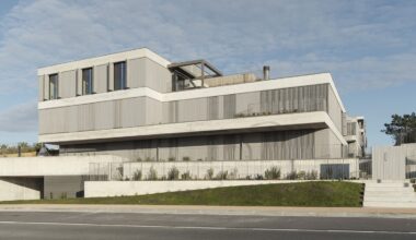 Cuatro piezas que dialogan con la costa. Foxos por Carbajo Barrios