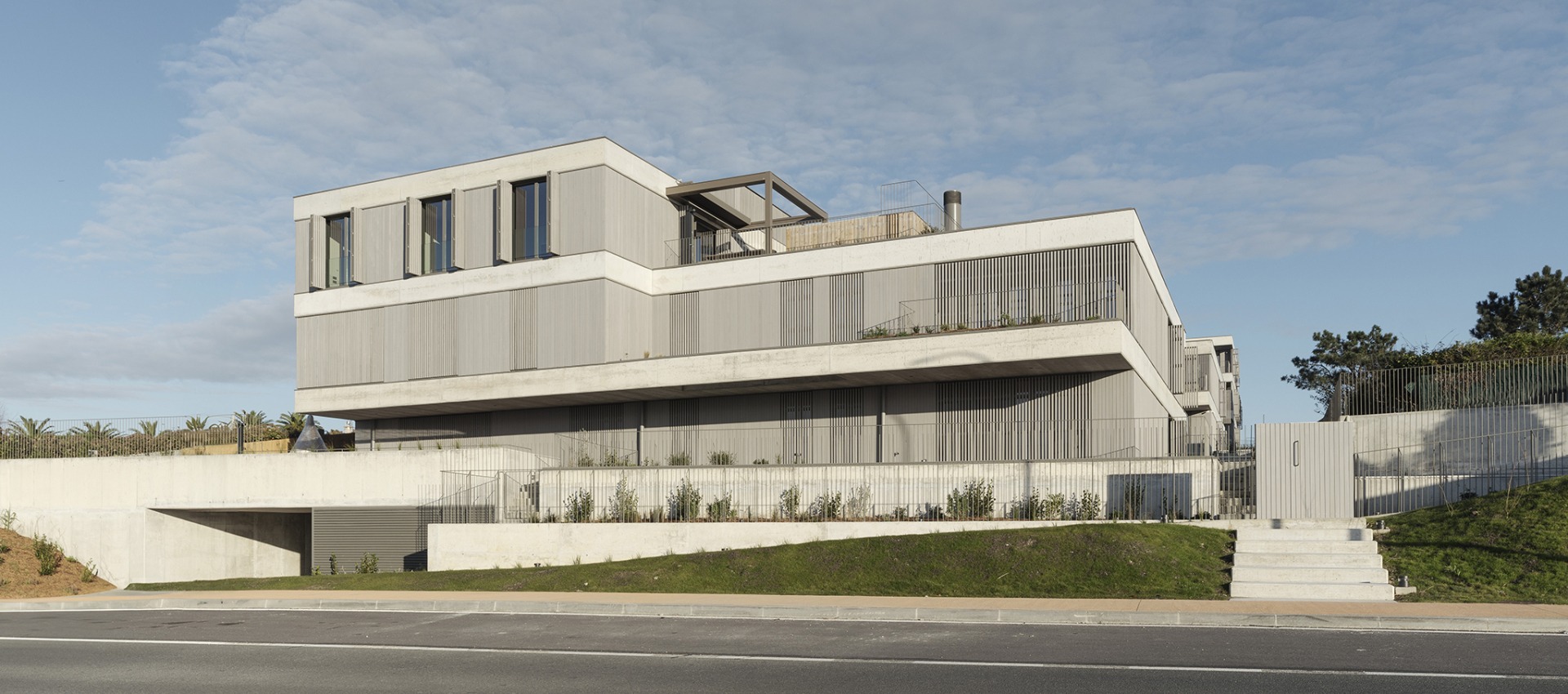 Cuatro piezas que dialogan con la costa. Foxos por Carbajo Barrios