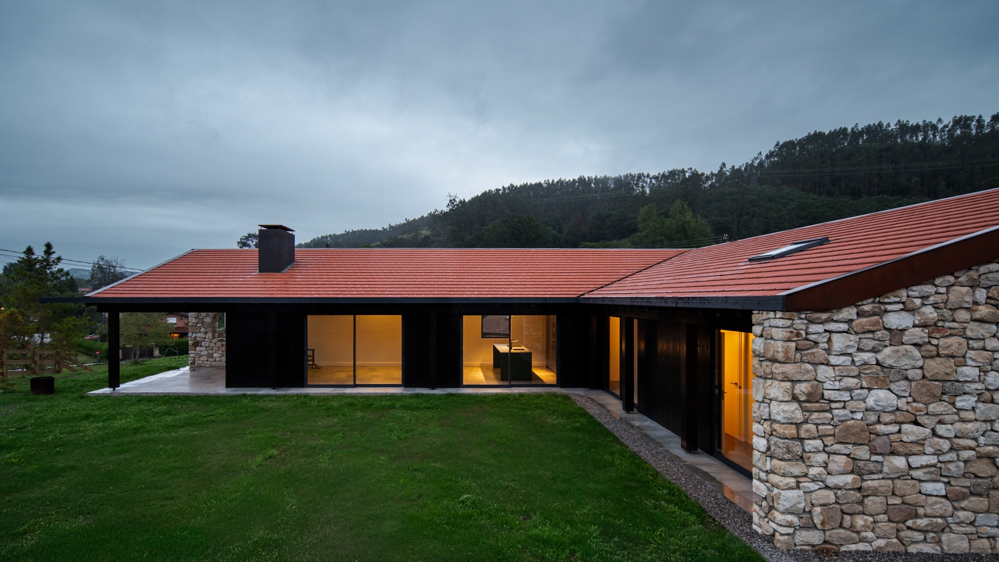 "Casa Reversa" by Héctor Navarro + arkhitekton. Photograph by William Mulvihill.