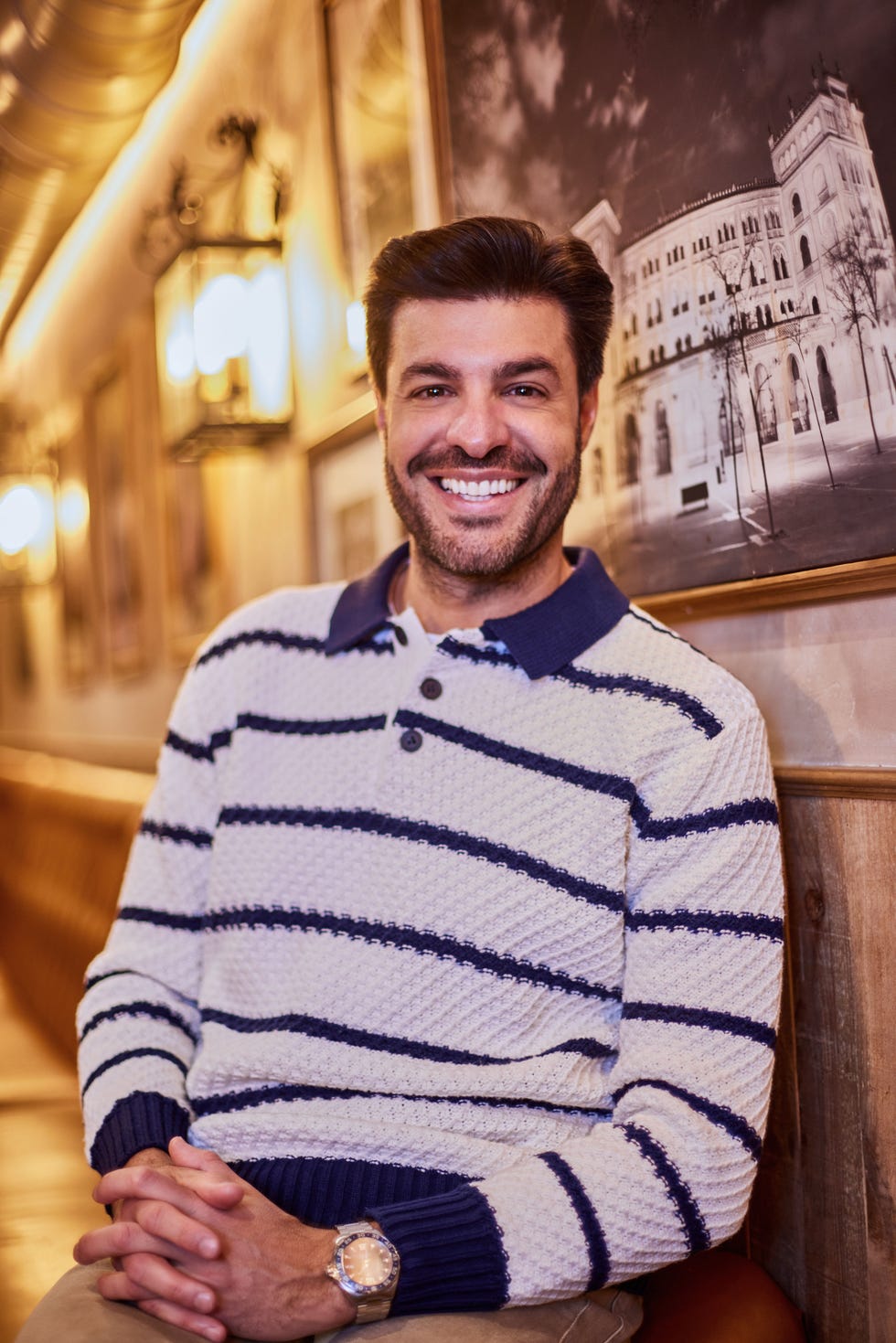 miguel torres posa para diez minutos en una taberna de madrid