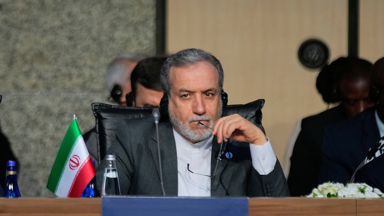 Irán pide a Trump una salida diplomática y evitar otra ataque mientras cierra su espacio aéreo durante horas