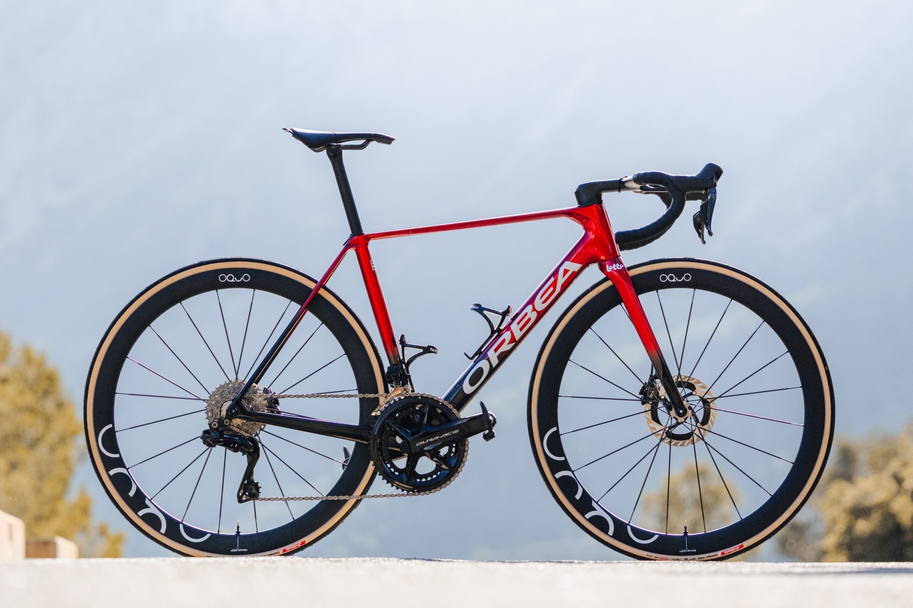 Así son las bicis Orbea para el Lotto Intermarché, con carbono visto para ahorrar hasta 100 gramos