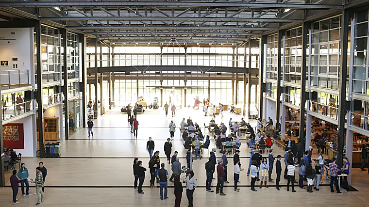 Seteve Jobs Building por dentro