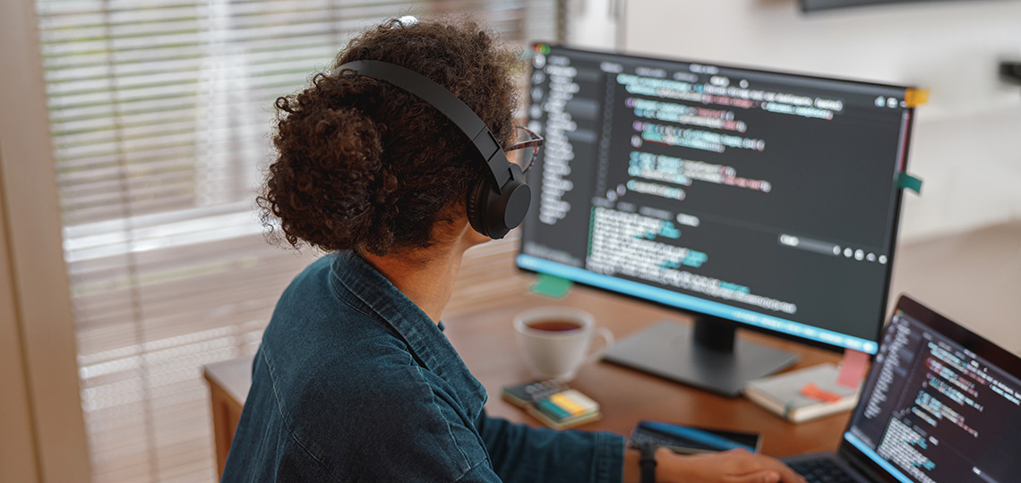 Programadora en oficina
