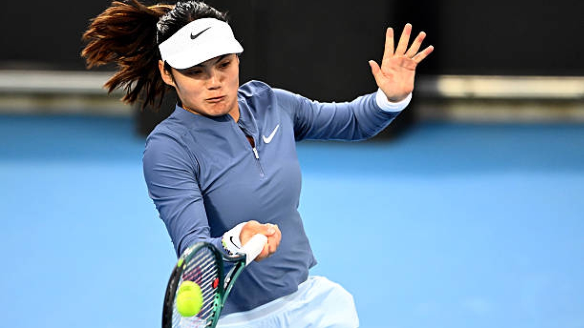 Emma Raducanu tendrá que posponer su partido a mañana.