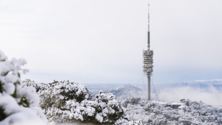 La Torre de Collserola amb neu