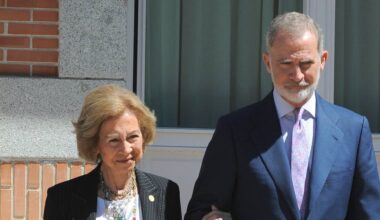 Felipe VI, la reina Sofía y las infantas en París para acompañarla en uno de sus momentos más duros