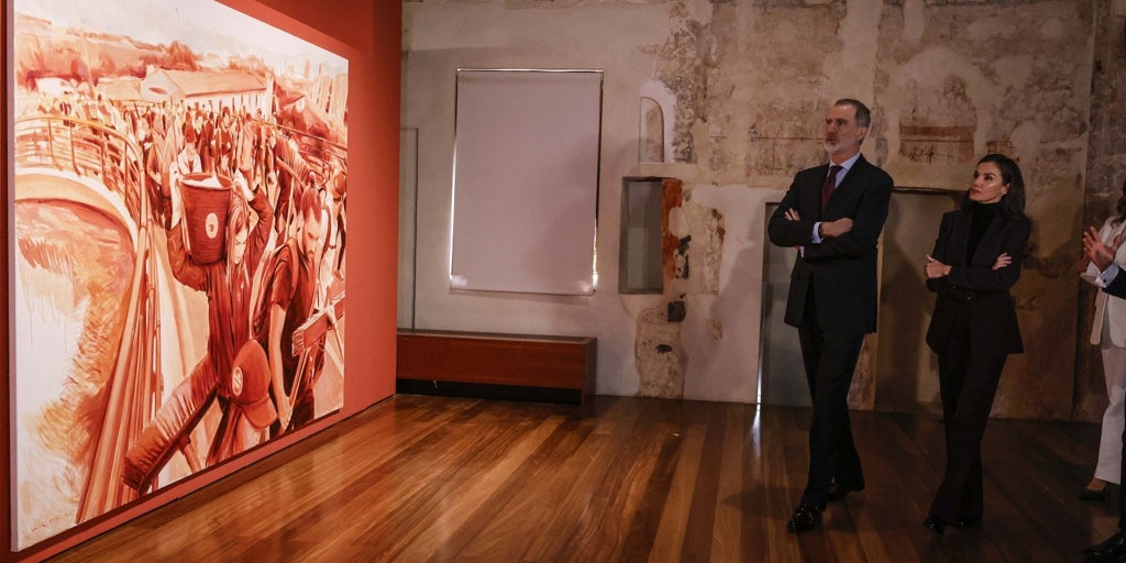 Los Reyes conocen la transformación de Valencia en 160 años y los recuerdos salvados de la dana