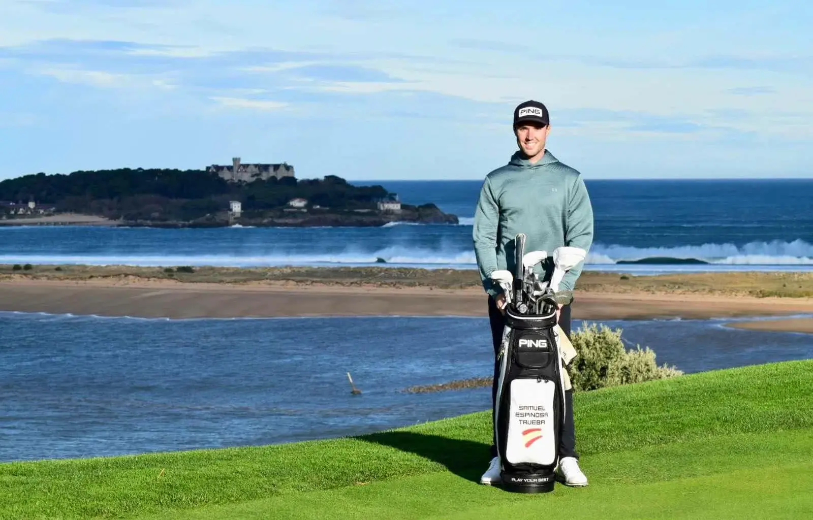 Samuel Espinosa posa en el recorrido de Pedreña.