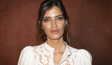 sufrió un fuerte dolor abdominal y su entorno asegura que "nada grave"