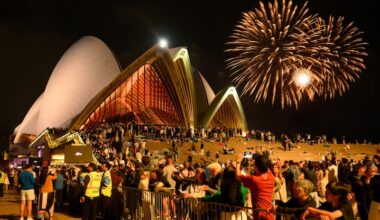 Miles de personas se reunieron para celebrar la llegada del año nuevo en Sidney.