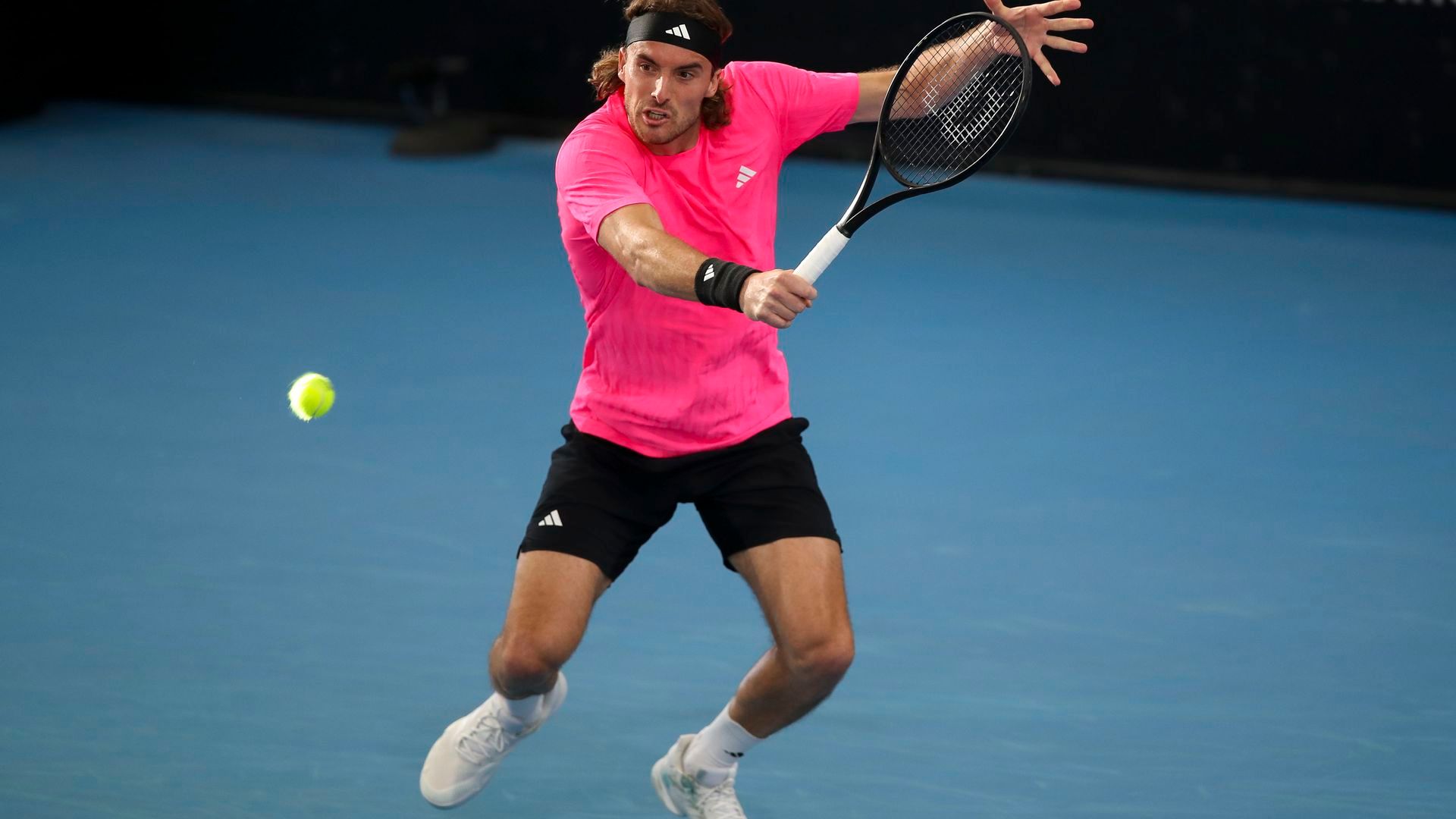 Stefanos Tsitsipas jugando en Australia