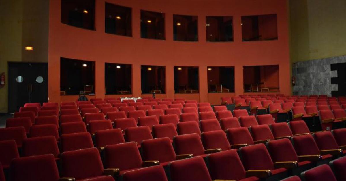 El Teatro Ayala abre el año con ‘Carmencita y el Lobo’, una revisión con danza del cuento de Caperucita Roja