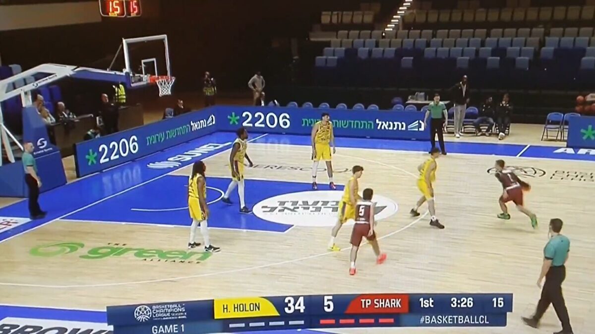 Una imagen inédita sacude la Champions de baloncesto: se quedan con un jugador en pista y el partido dura siete minutos