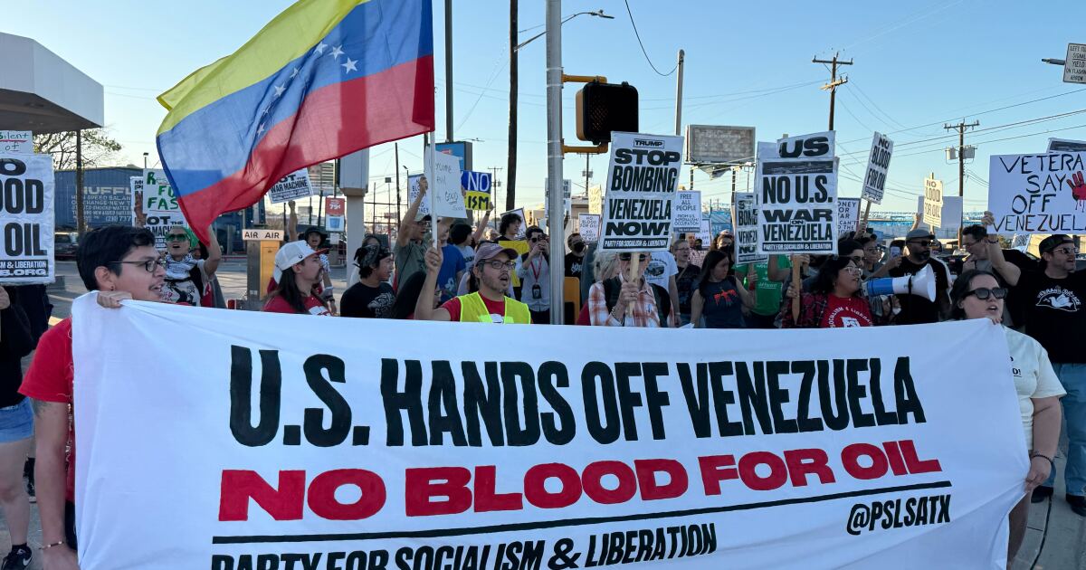 Manifestantes de San Antonio denuncian los ataques estadounidenses a Venezuela y la captura de Maduro