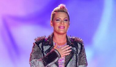 Pink recibe el 2026 desde el hospital tras ser operada del cuello