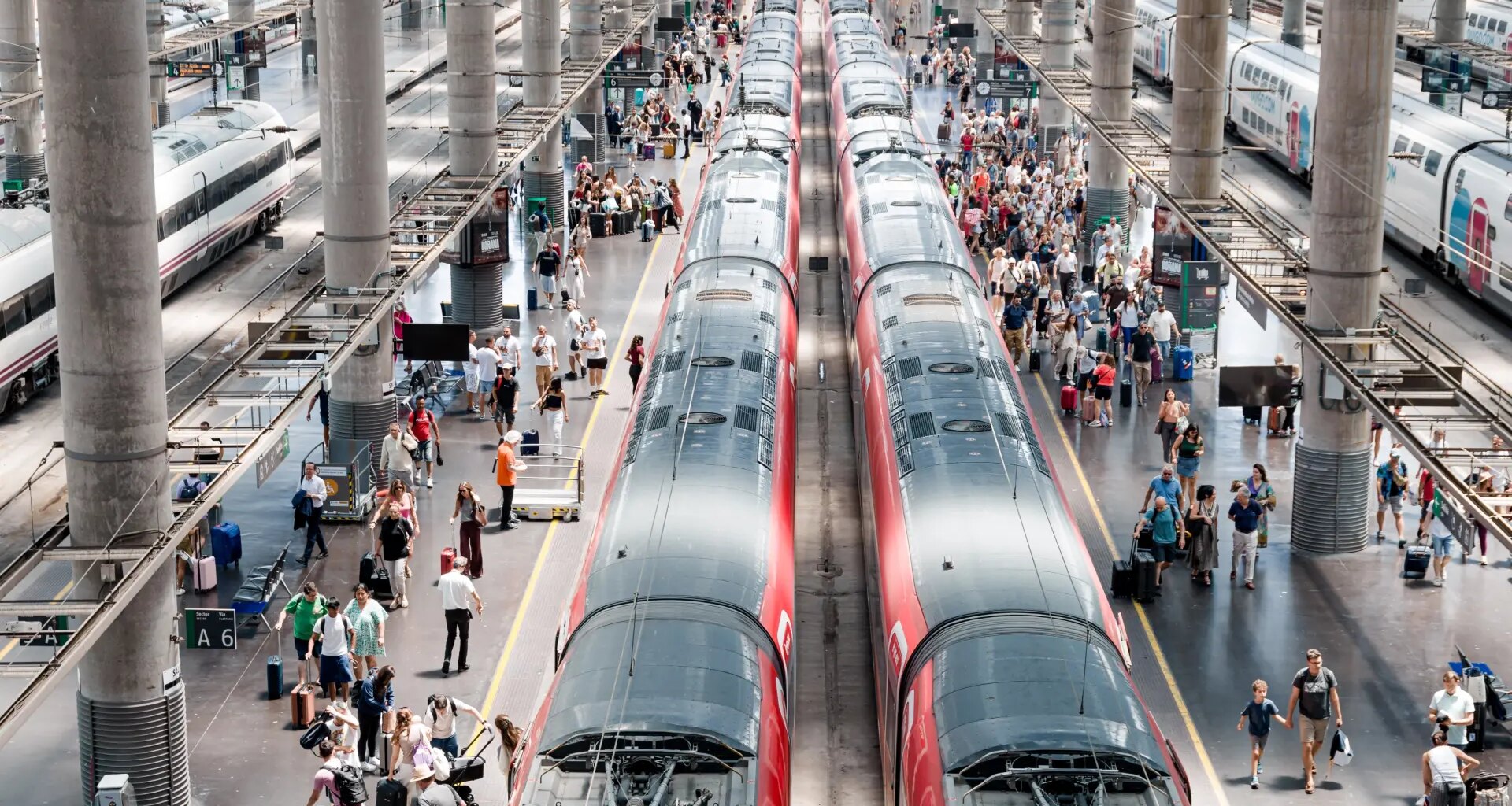 Retrasos en los trenes de alta velocidad entre Madrid y Barcelona por una incidencia en los sistemas de electrificación