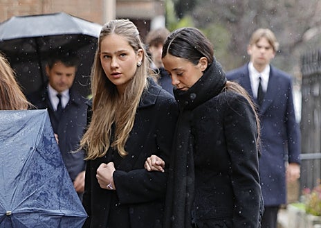 Imagen secundaria 1 - Los Reyes Felipe y Leticia. Abajo, Victoria Federica y su prima Irene. Al lado, la Infanta Elena