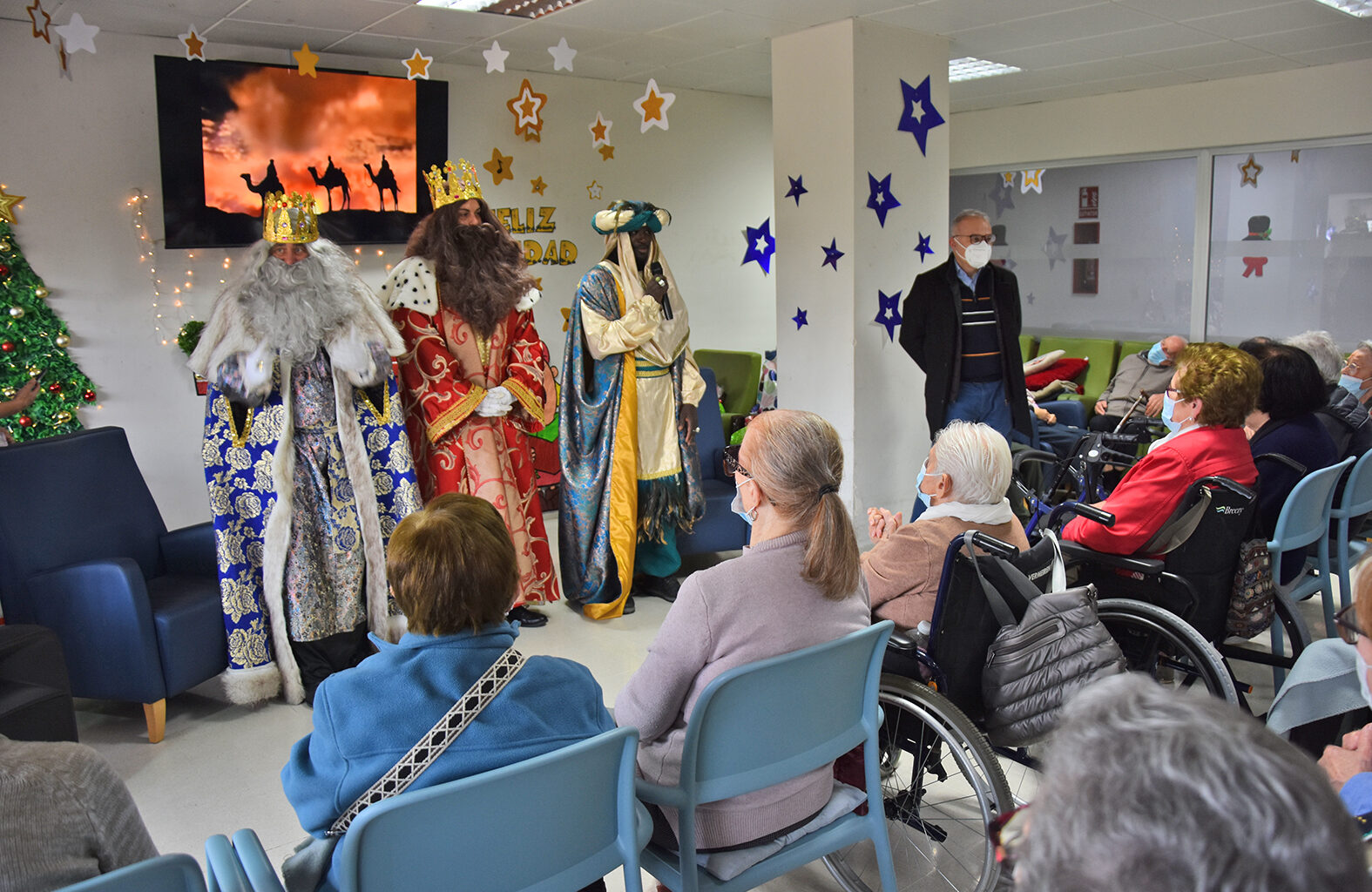 Emoción y alegría en la visita de los Reyes Magos a las residencias y centros sociales – Excmo. Ayuntamiento de Baza