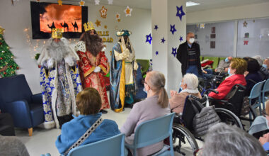 Emoción y alegría en la visita de los Reyes Magos a las residencias y centros sociales – Excmo. Ayuntamiento de Baza