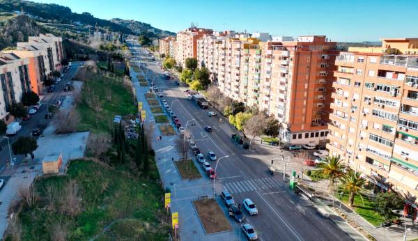 En el aire aún la salida de la Carrera de San Antón, por el edificio desalojado en el Gran Eje