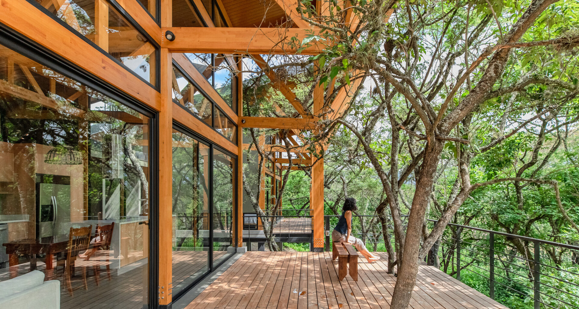 Casa en el Bosque / Espinoza Carvajal Arquitectos