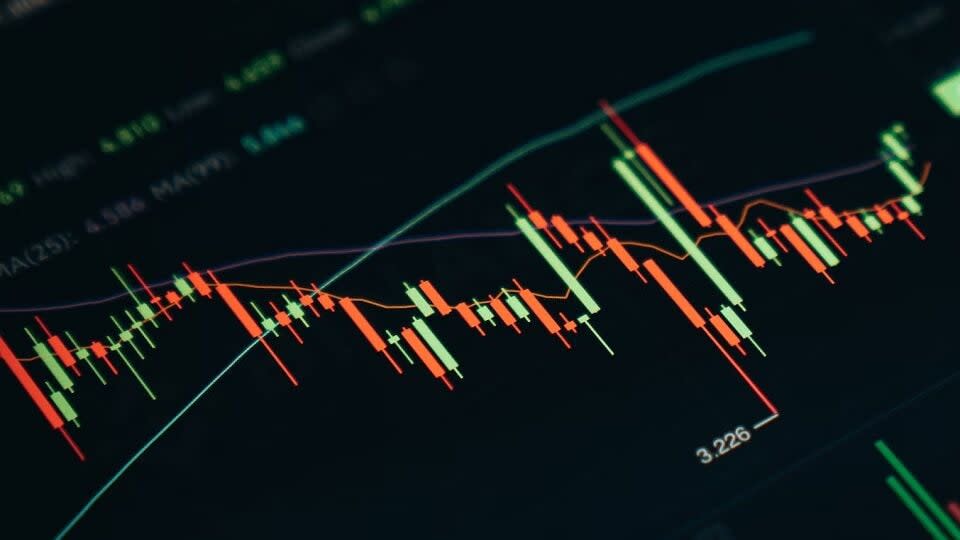 El Ibex 35 no levanta cabeza; los futuros siguen en rojo, por debajo de los 17.700 puntos