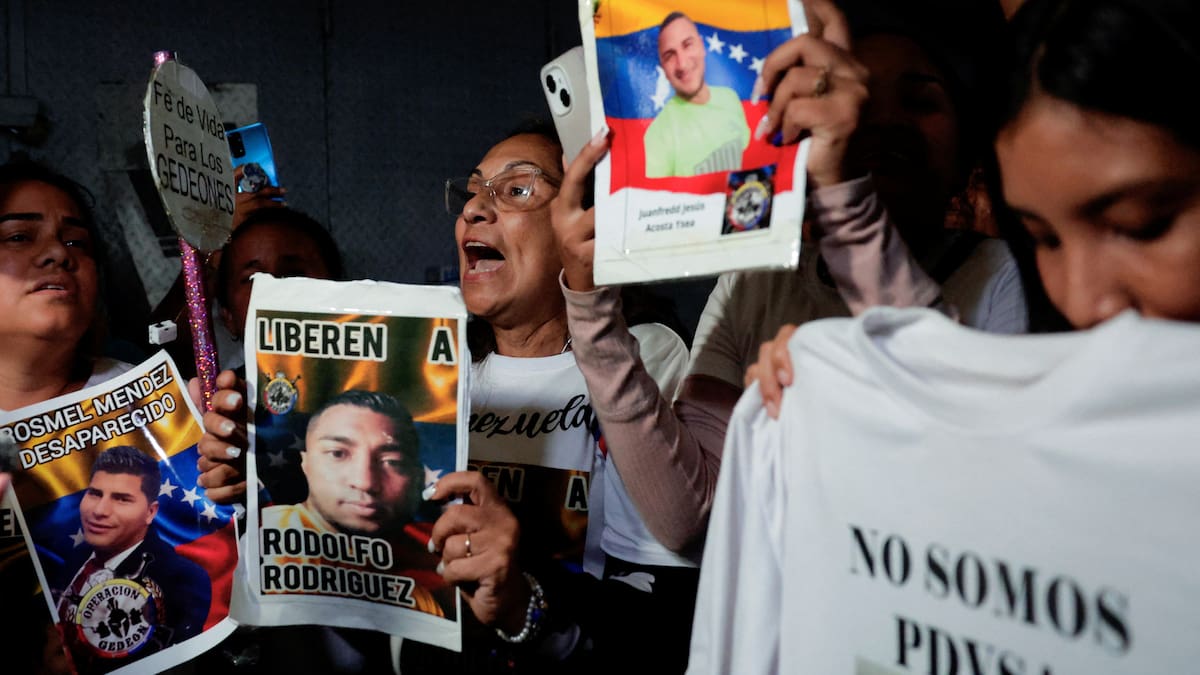 Los familiares de los presos políticos en Venezuela contienen la euforia a la espera de la amnistía: "Por fin vamos a poder caminar libres y sin miedo" | Internacional