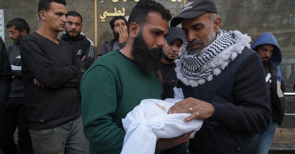 Israel ataca Gaza y deja 24 muertos; dice que milicianos agredieron a sus soldados