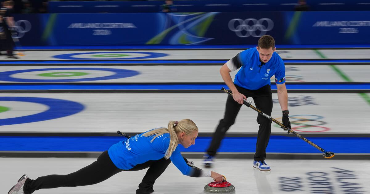 Juegos Olímpicos de Invierno inician con las pruebas mixtas de curling tras breve apagón