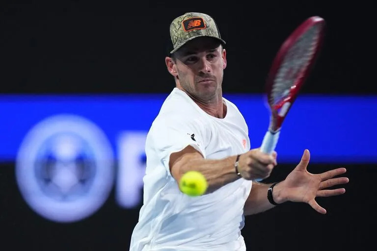 Tommy Paul había vencido 6-1 y 6-3 a Tomás Etcheverry en los 8vos de final de Miami, pero cayó con Arthur Fils (Francia)