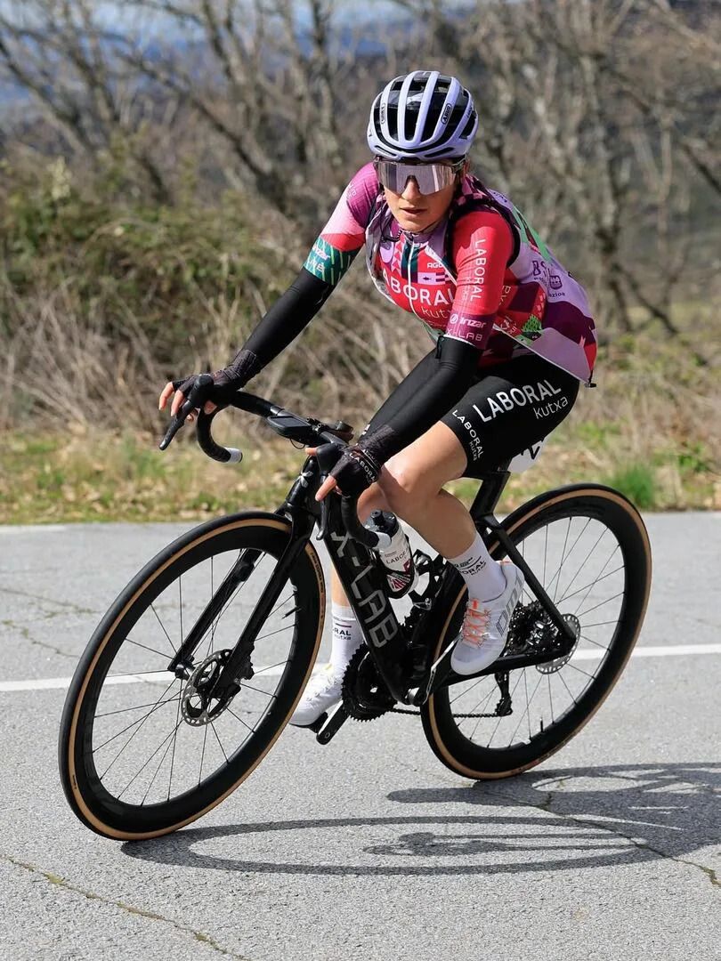 La ciclista italiana Debora Silvestri sufrió un serio accidente en la competencia San Remo Women 2026
