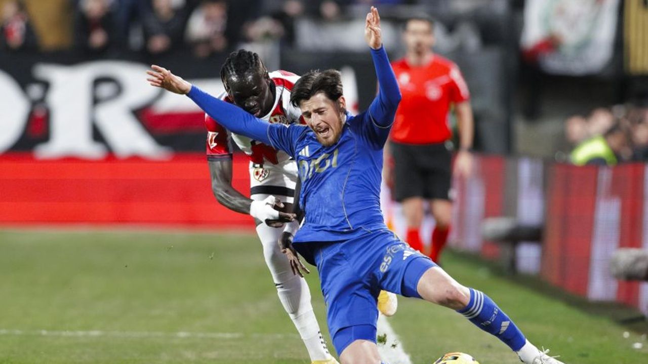 El Real Oviedo entrega las armas en Vallecas - La Voz de Asturias