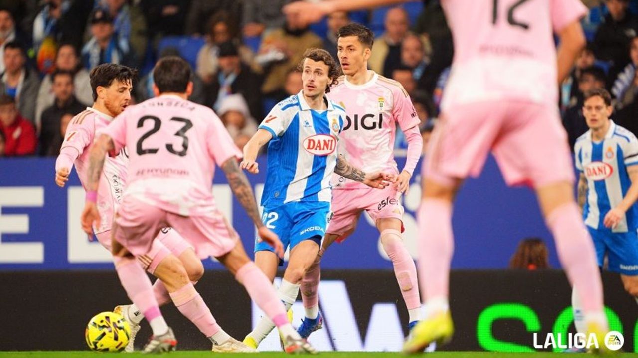 El Real Oviedo sobrevive y saca un punto insuficiente ante el Espanyol - La Voz de Asturias
