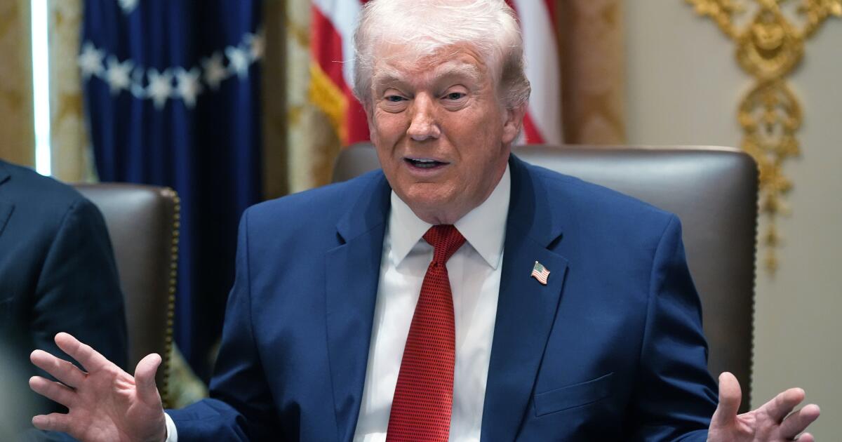 Tras sacudida en los mercados, Trump desiste nuevamente de cumplir sus amenazas contra Irán