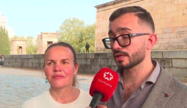 Ana y Luis ofrecen recompensa a quien encuentre sus anillos de compromiso perdidos en el Cercanías de Parla