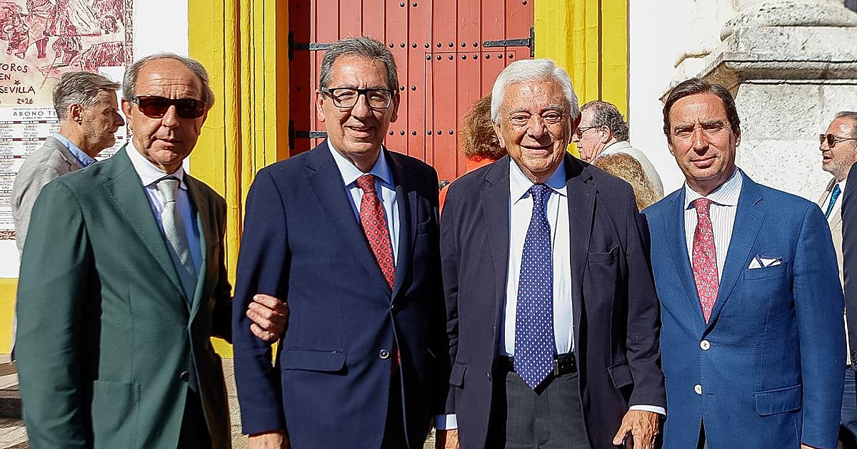 En imágenes, Puerta del Príncipe de la corrida del viernes 17 de abril con Talavante, Roca Rey y Pablo Aguado - ABC