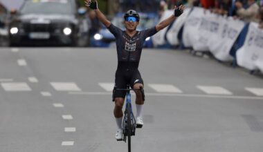 Edgar Cadena levanta los brazos en Vegadeo; Nairo Quitana...
