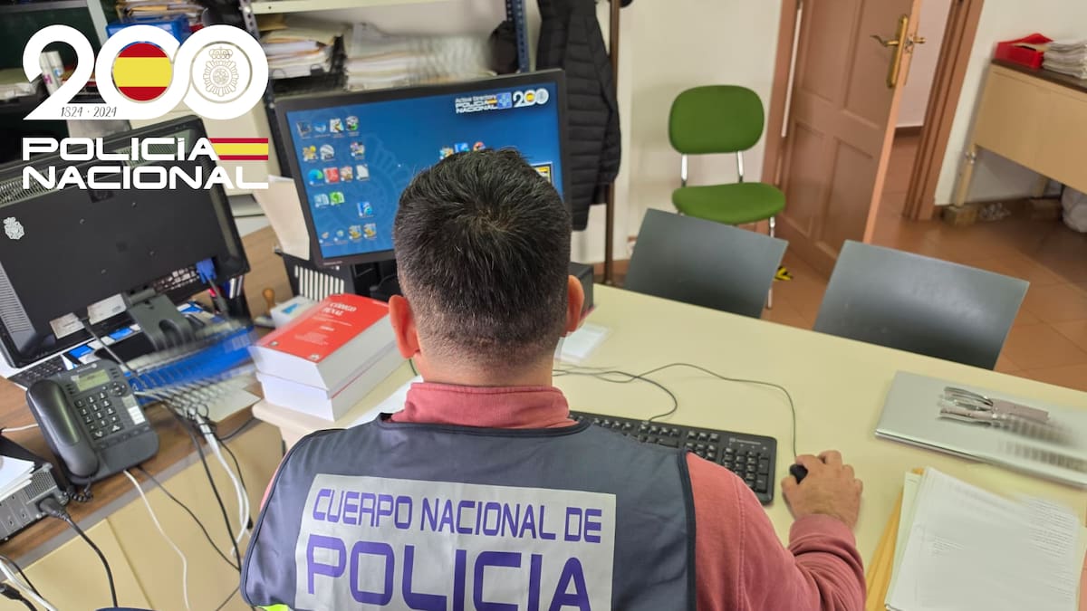 Detenida en Málaga una pareja por supuesto abandono de su bebé al intentar dejarlo con un vecino | Sociedad