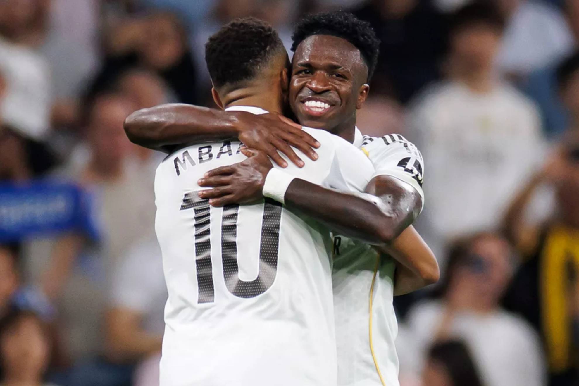 Mbappé y Vinicius durante un partido de Champions.