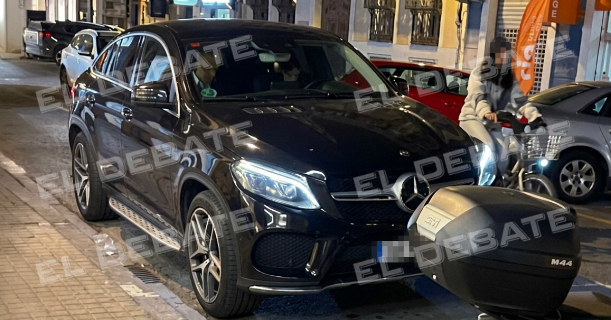 La Policía pilla al ex ‘tres’ de Montero usando un coche de 100.000 € a nombre del entramado que investiga Anticorrupción